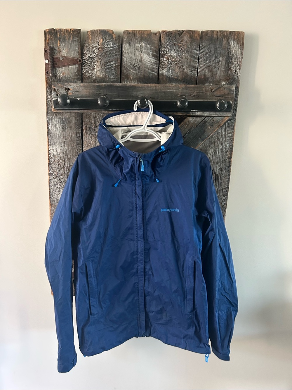 Men's Patagonia Blue Hooded Lightweight Jacket